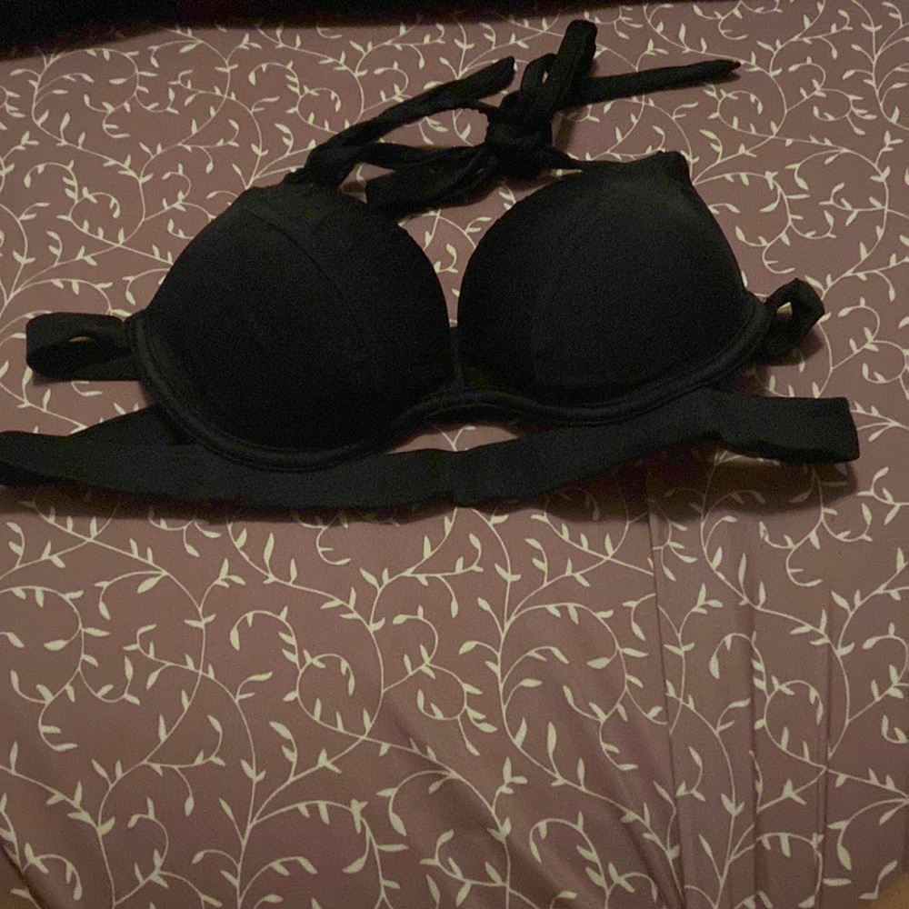 Victoria’s Secret 32C black swim bra